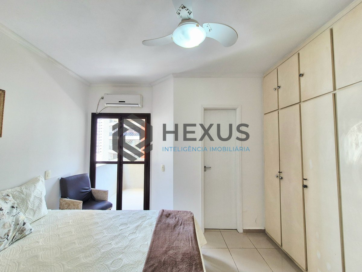 Foto 10 de Apartamento reformado com varanda e lazer na Praia das Pitangueiras, Guaruja