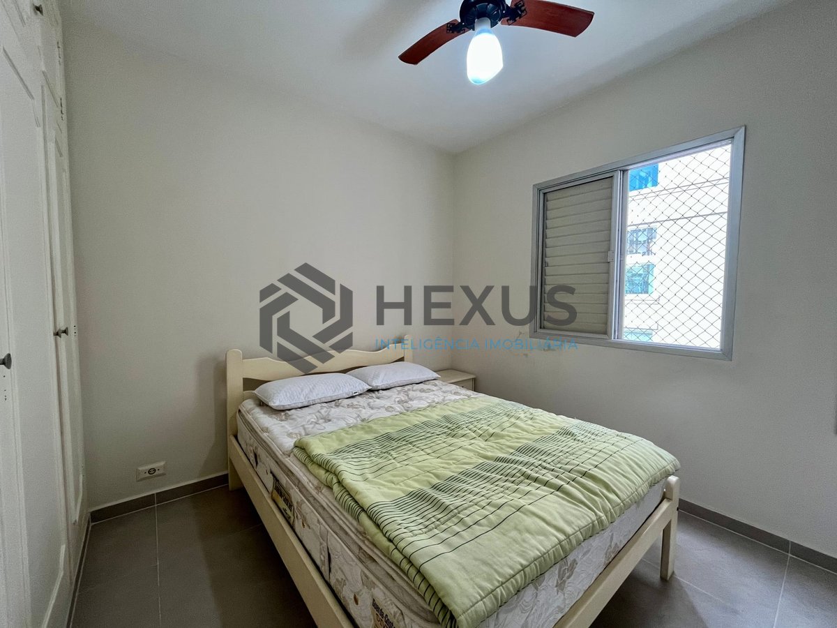 Foto 10 de Apartamento reformado com varanda e vista mar a uma quadra da Praia das Pitangueiras, Guaruja