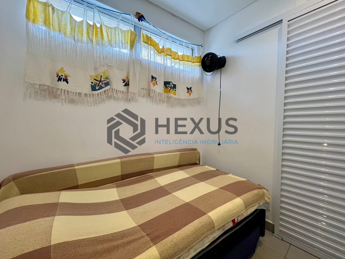 Foto 18 de Apartamento reformado com varanda e vista mar na quadra-mar da Praia das Pitangueiras, Guaruja