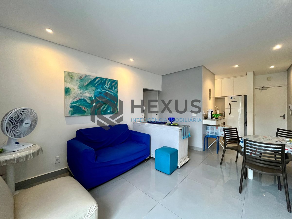 Foto 5 de Apartamento reformado com varanda e vista mar na quadra-mar da Praia das Pitangueiras, Guaruja