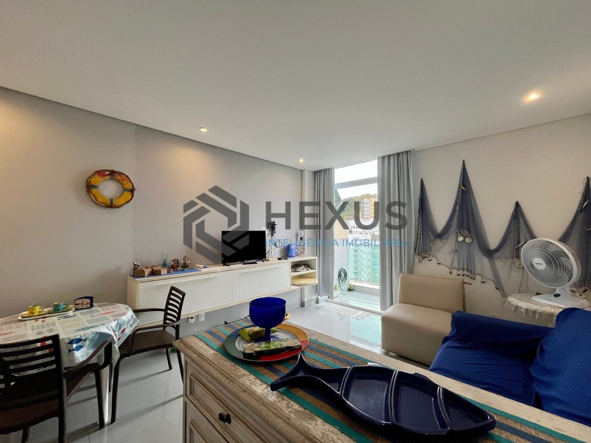 Foto 9 de Apartamento reformado com varanda e vista mar na quadra-mar da Praia das Pitangueiras, Guaruja