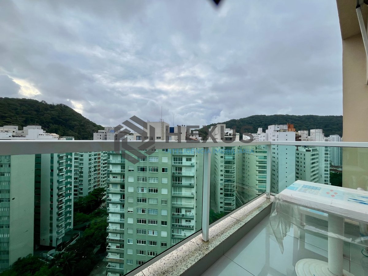 Foto 10 de Apartamento reformado com varanda e vista mar na quadra-mar da Praia das Pitangueiras, Guaruja