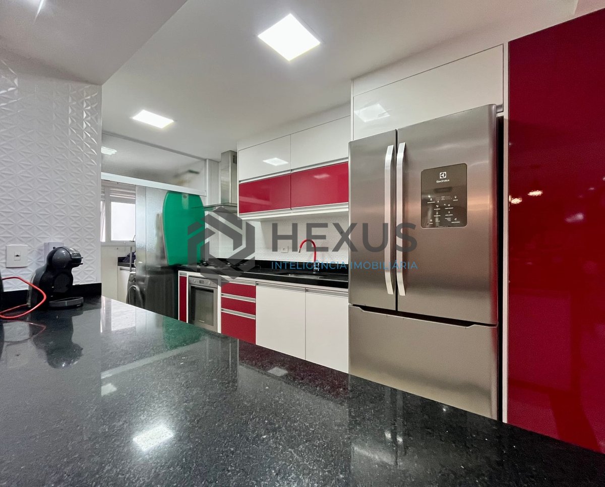 Foto 18 de Apartamento reformado com varanda gourmet e lazer na quadra mar da Praia das Pitangueiras, Guaruja