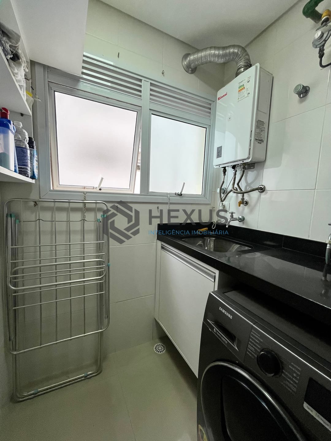 Foto 21 de Apartamento reformado com varanda gourmet e lazer na quadra mar da Praia das Pitangueiras, Guaruja