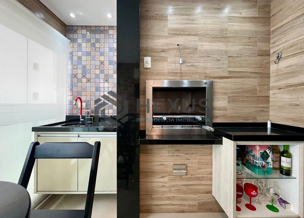 Foto 8 de Apartamento reformado com varanda gourmet e lazer na quadra mar da Praia das Pitangueiras, Guaruja