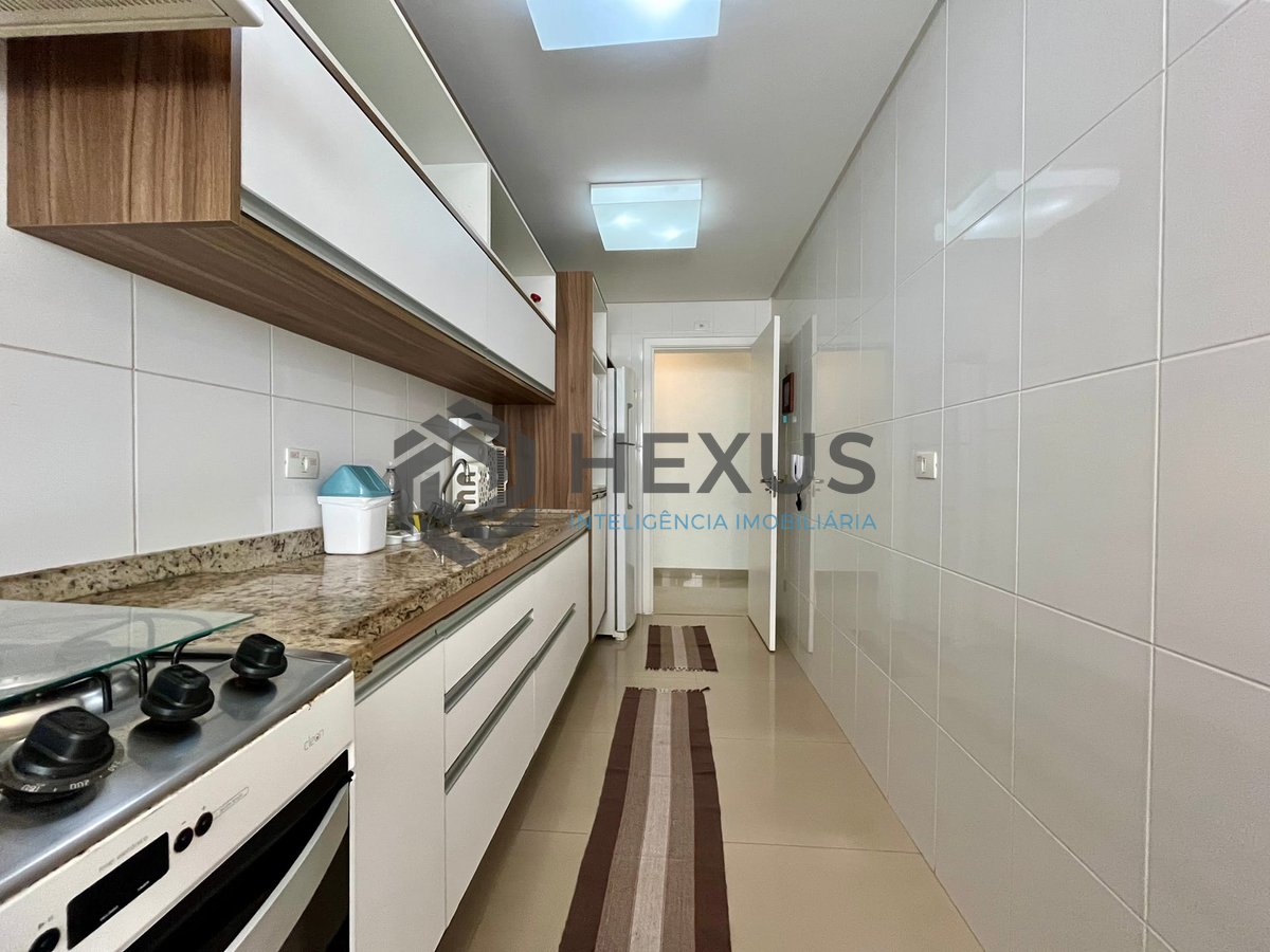 Foto 13 de Apartamento reformado com varanda gourmet e lazer na quadra mar da Praia das Pitangueiras, Guaruja
