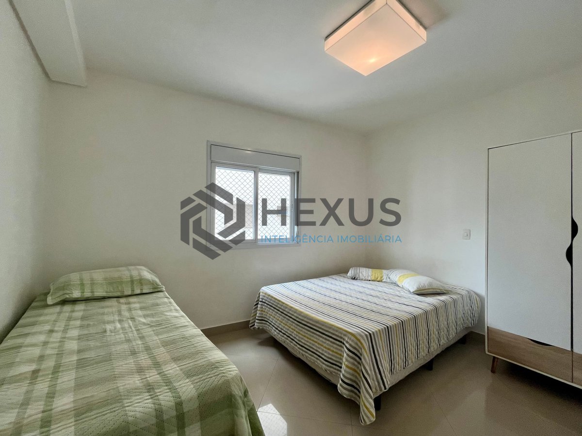 Foto 6 de Apartamento reformado com varanda gourmet e lazer na quadra mar da Praia das Pitangueiras, Guaruja
