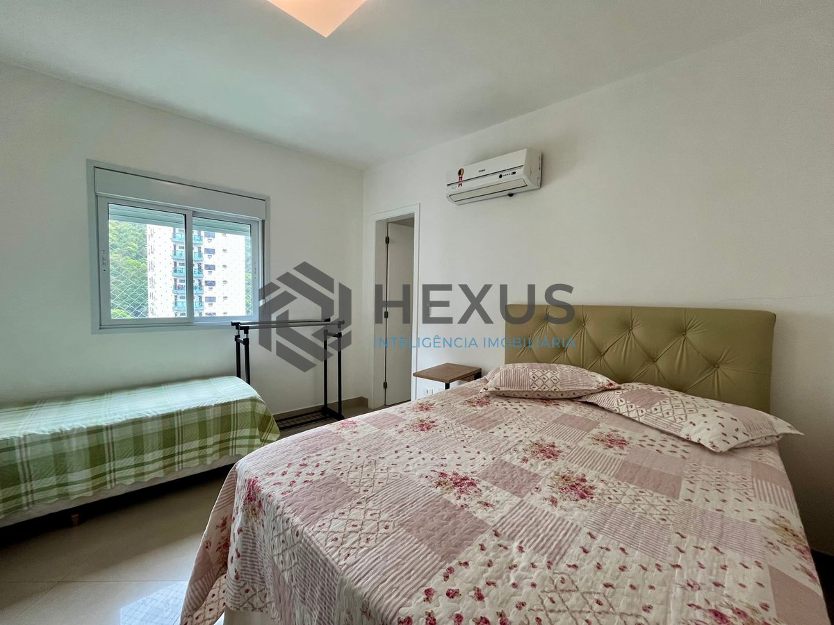 Foto 8 de Apartamento reformado com varanda gourmet e lazer na quadra mar da Praia das Pitangueiras, Guaruja