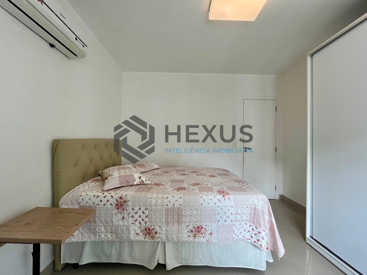 Foto 9 de Apartamento reformado com varanda gourmet e lazer na quadra mar da Praia das Pitangueiras, Guaruja
