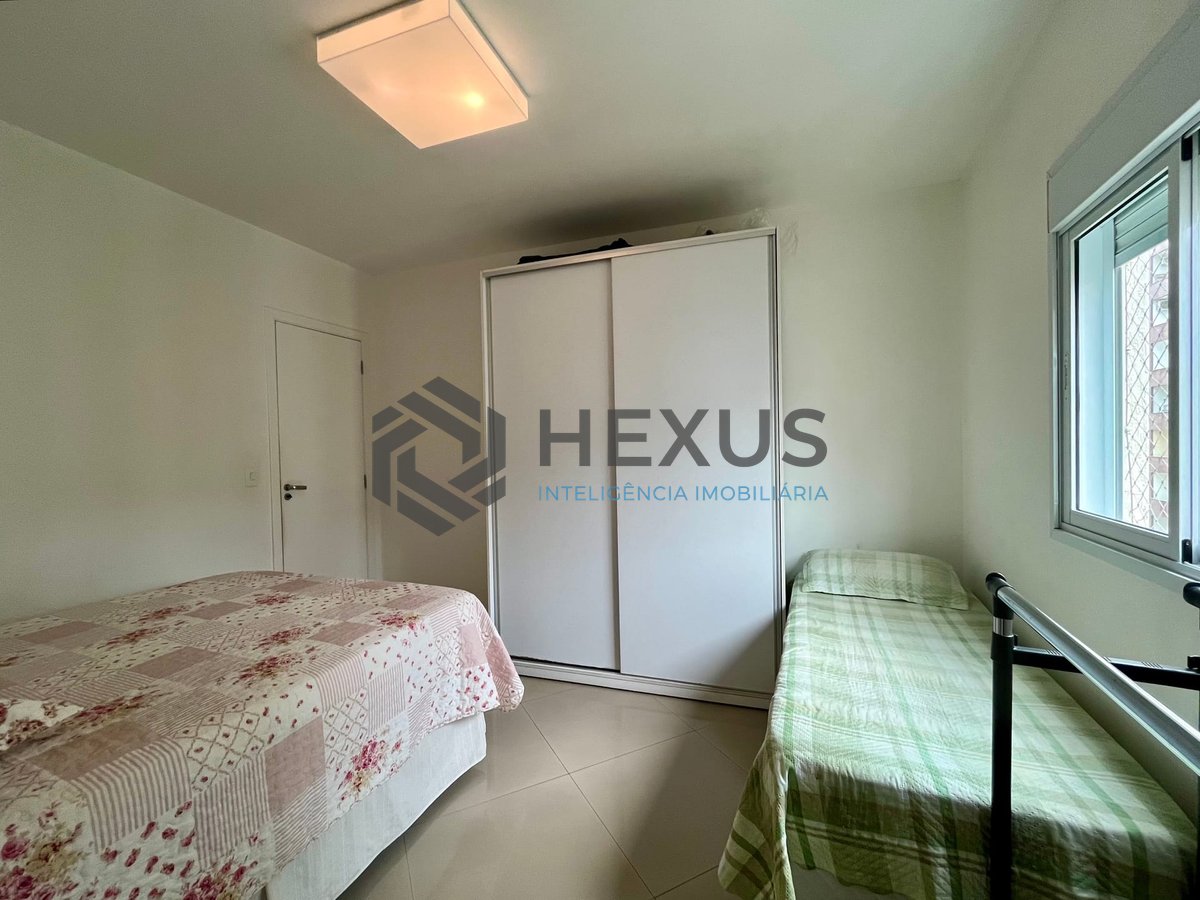 Foto 10 de Apartamento reformado com varanda gourmet e lazer na quadra mar da Praia das Pitangueiras, Guaruja