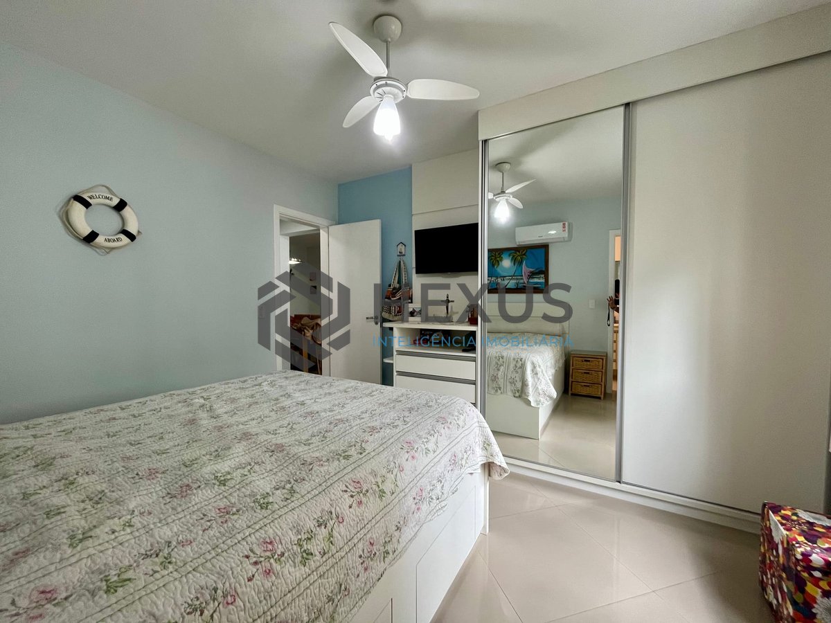 Foto 11 de Apartamento reformado com varanda gourmet e lazer na quadra mar da Praia das Pitangueiras, Guaruja