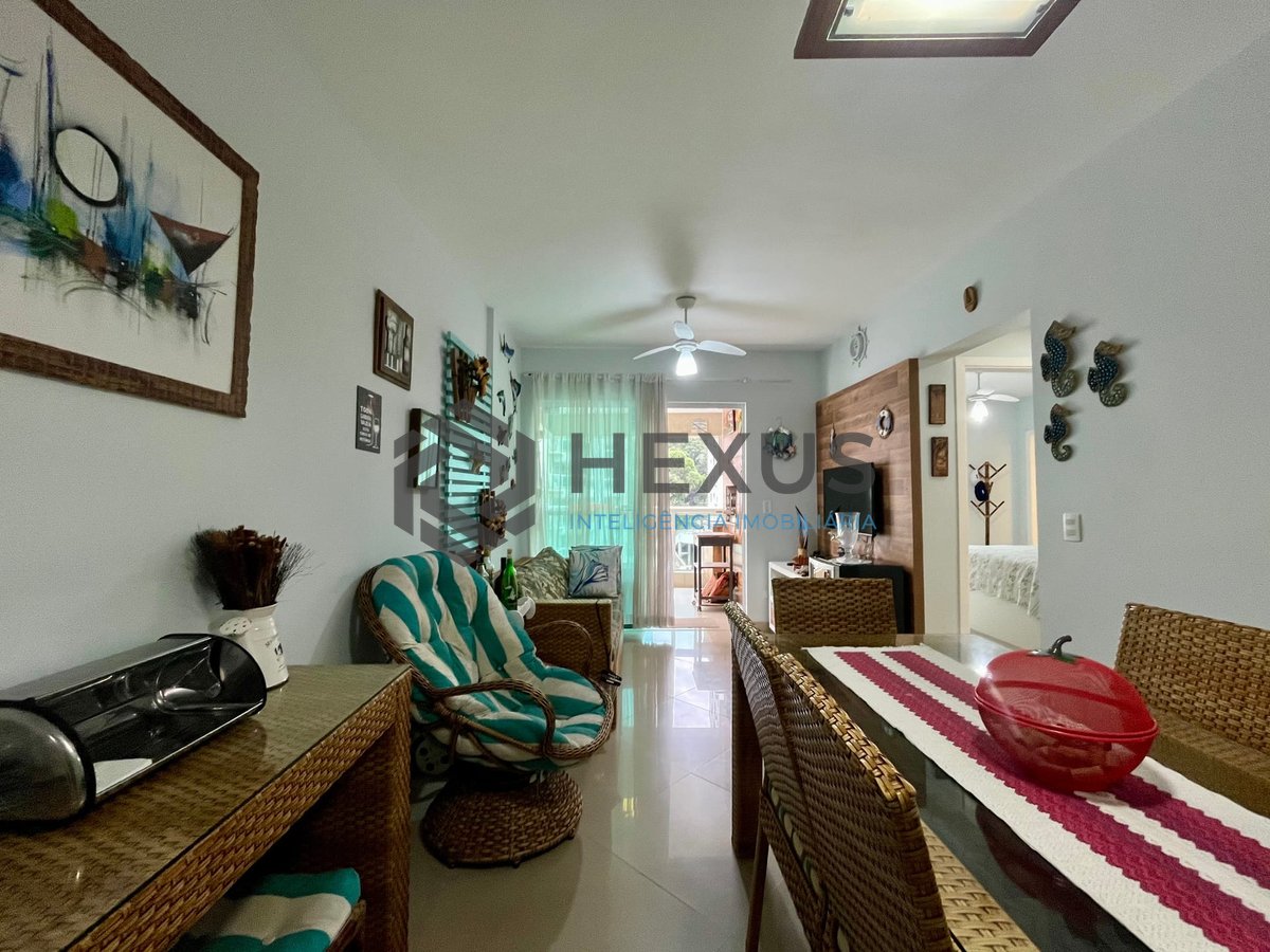 Foto 3 de Apartamento reformado com varanda gourmet e lazer na quadra mar da Praia das Pitangueiras, Guaruja