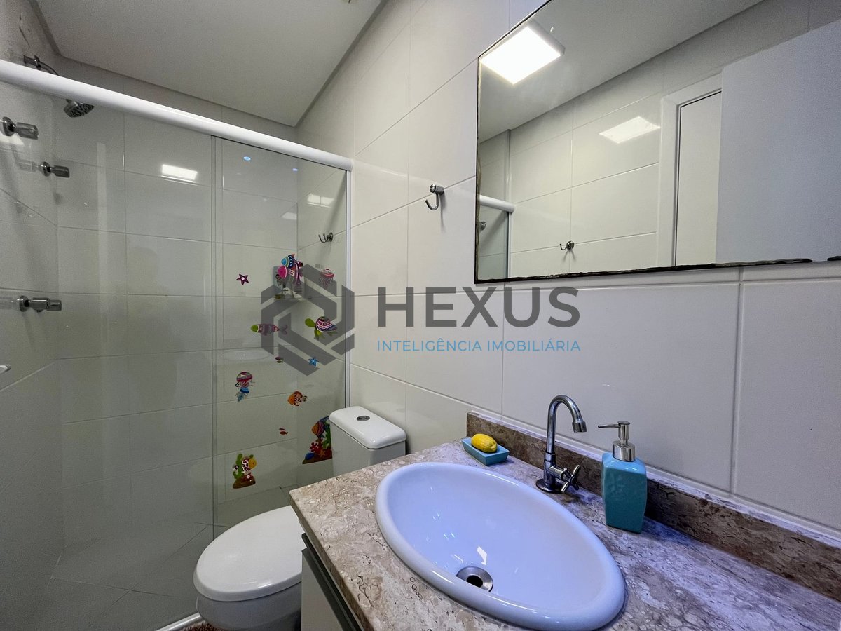 Foto 9 de Apartamento reformado com varanda gourmet e lazer na quadra mar da Praia das Pitangueiras, Guaruja