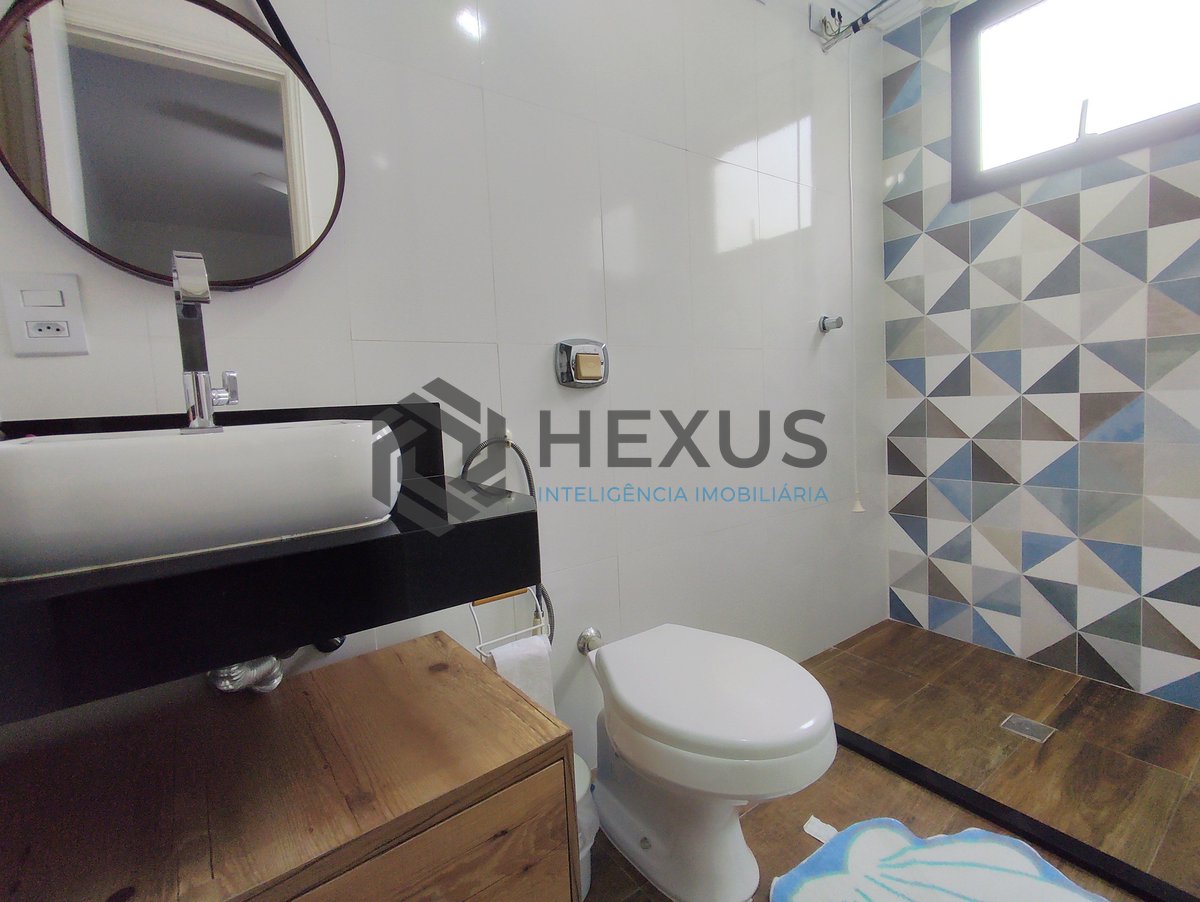Foto 14 de Apartamento reformado com varanda, lazer, piscina e churrasqueira na Praia das Asturias, Guaruja