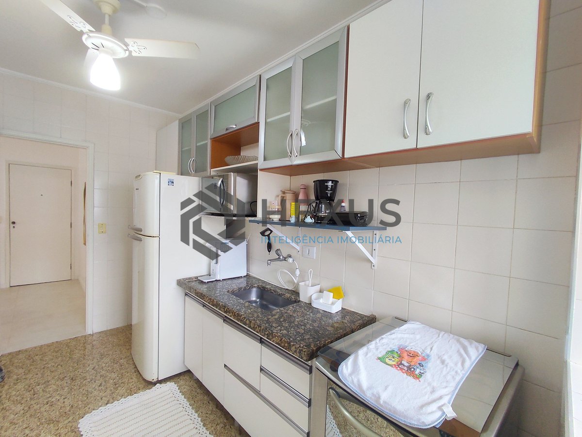 Foto 17 de Apartamento reformado com varanda, lazer, piscina e churrasqueira na Praia das Asturias, Guaruja