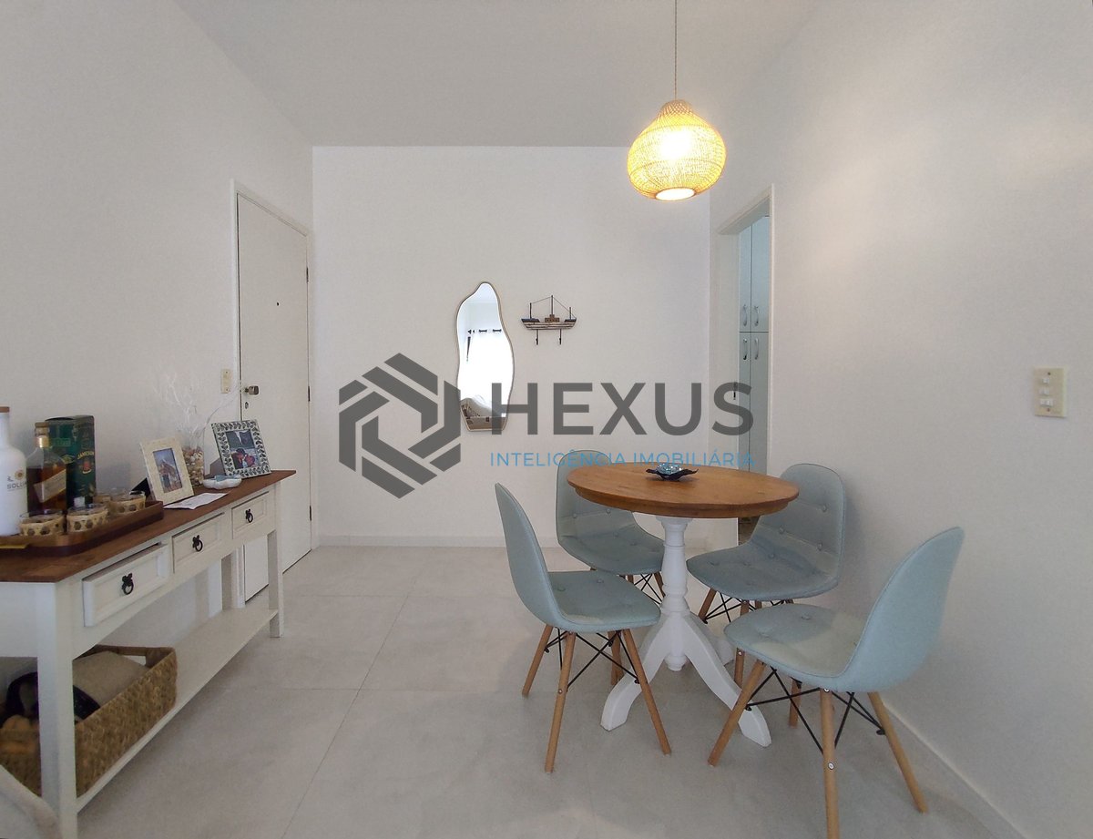 Foto 5 de Apartamento reformado com varanda, lazer, piscina e churrasqueira na Praia das Asturias, Guaruja
