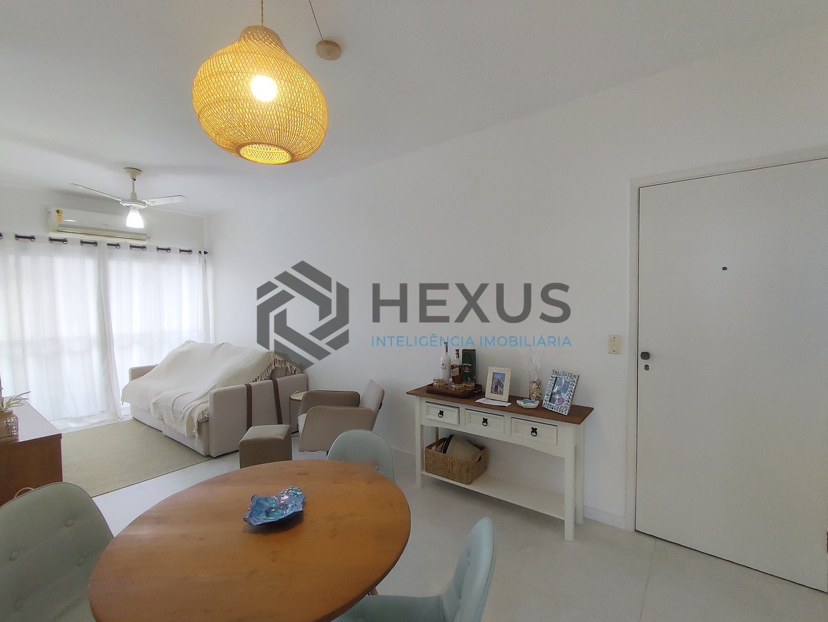 Foto 6 de Apartamento reformado com varanda, lazer, piscina e churrasqueira na Praia das Asturias, Guaruja