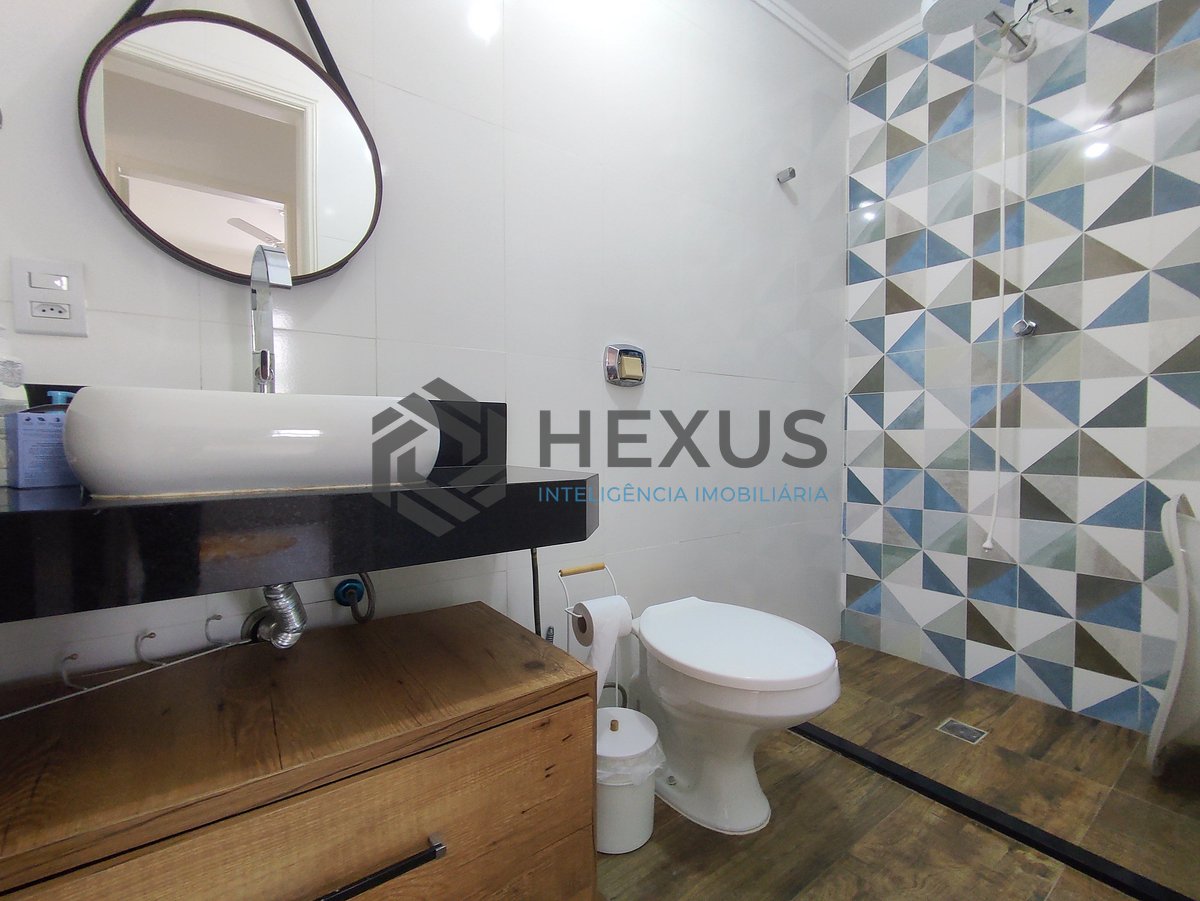 Foto 7 de Apartamento reformado com varanda, lazer, piscina e churrasqueira na Praia das Asturias, Guaruja