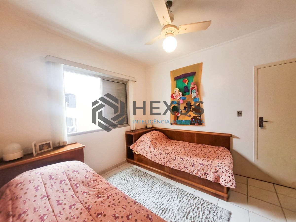 Foto 17 de Apartamento com varanda e vista mar a duas quadras da Praia das Pitangueiras, Guaruja