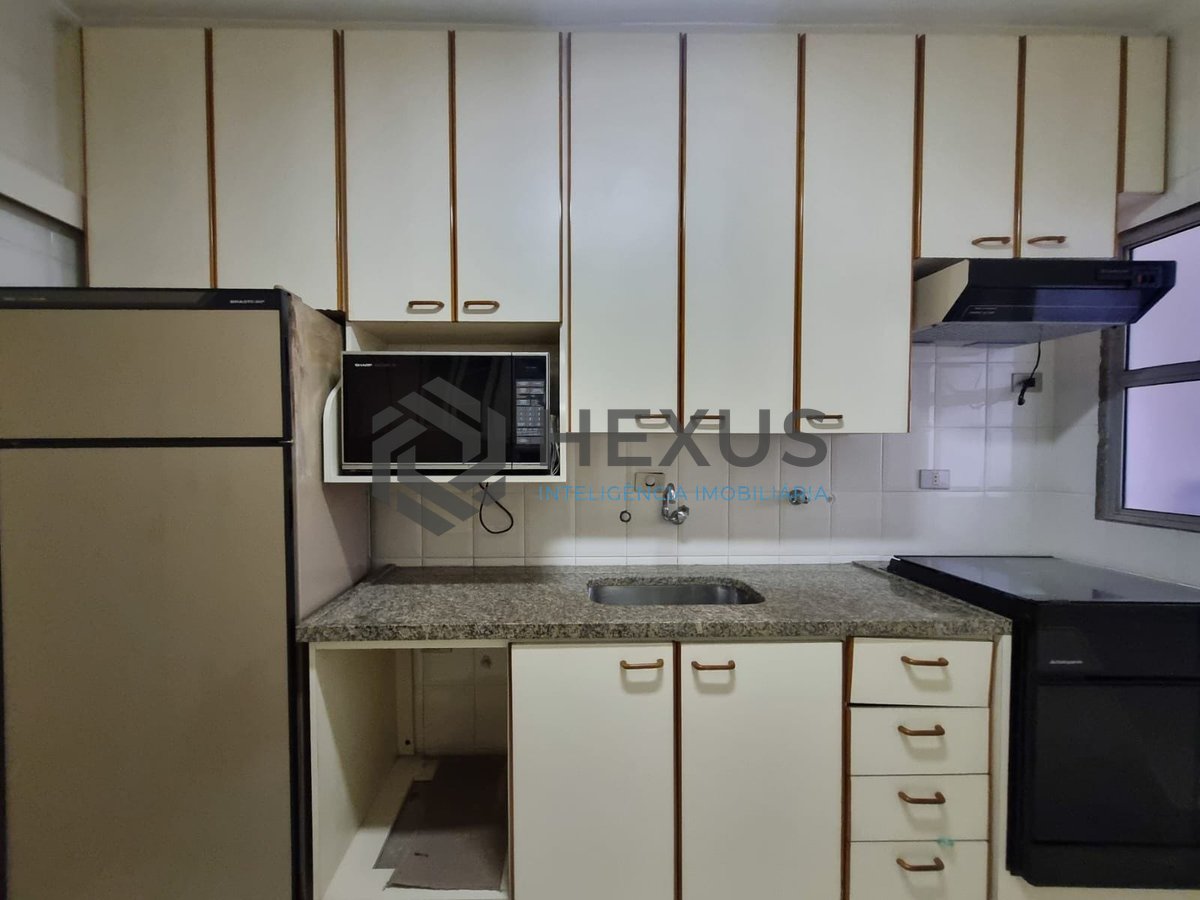 Foto 19 de Apartamento com varanda e vista mar a duas quadras da Praia das Pitangueiras, Guaruja