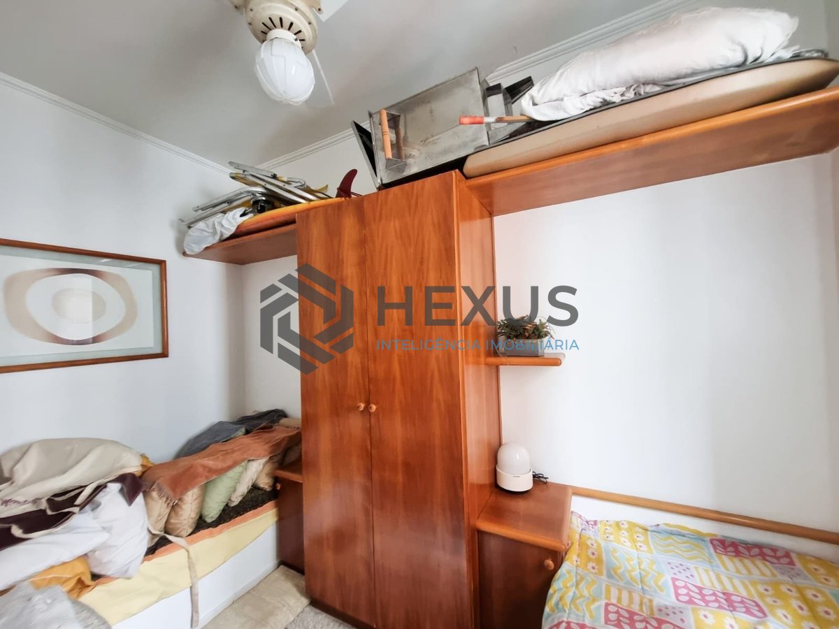 Foto 28 de Apartamento com varanda e vista mar a duas quadras da Praia das Pitangueiras, Guaruja