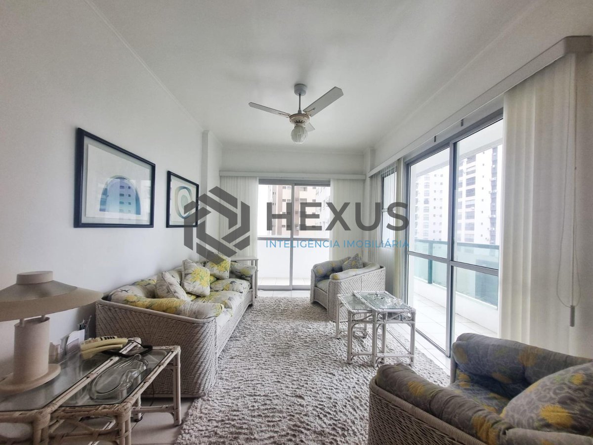 Foto 4 de Apartamento com varanda e vista mar a duas quadras da Praia das Pitangueiras, Guaruja