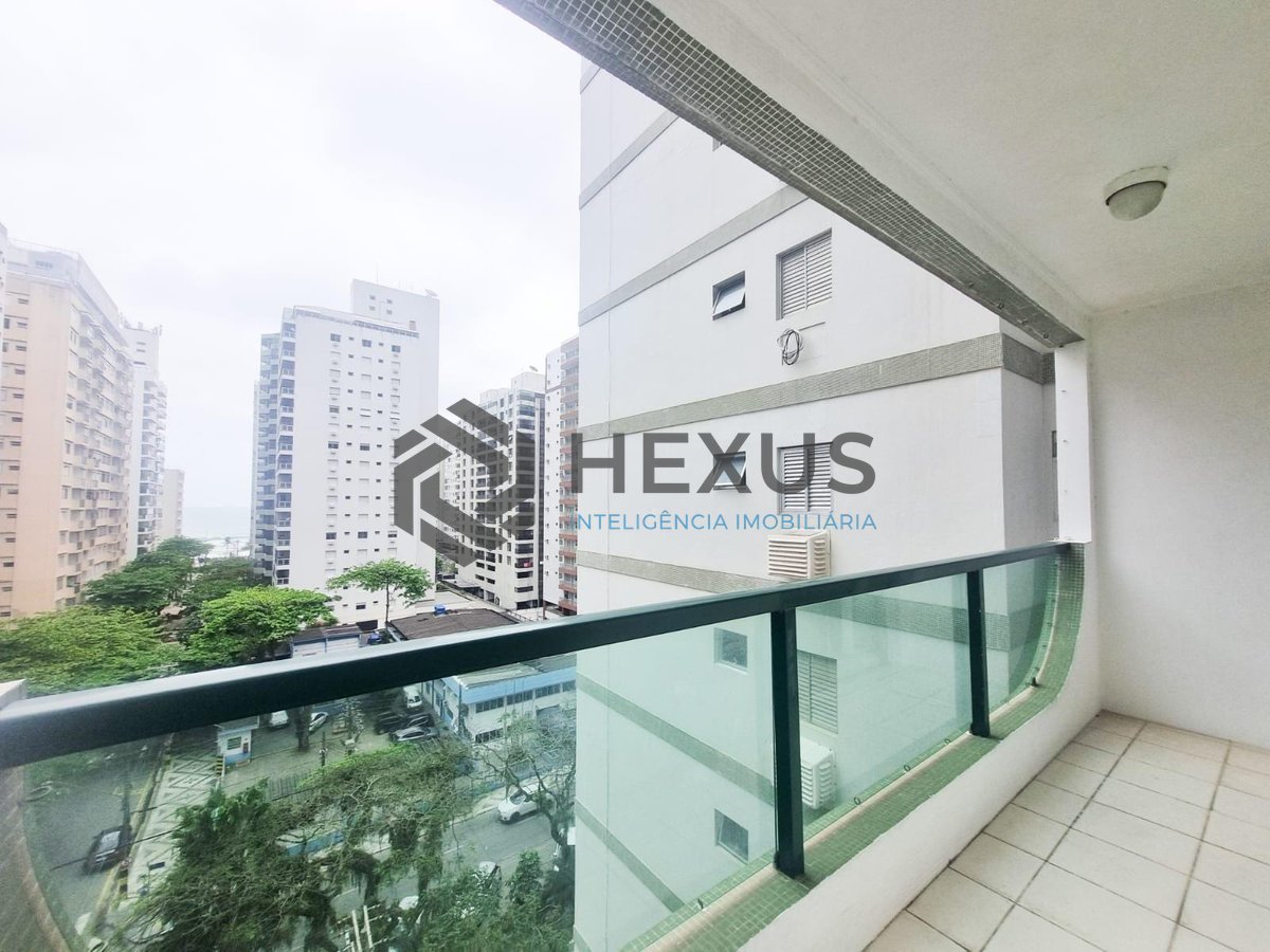Foto 6 de Apartamento com varanda e vista mar a duas quadras da Praia das Pitangueiras, Guaruja