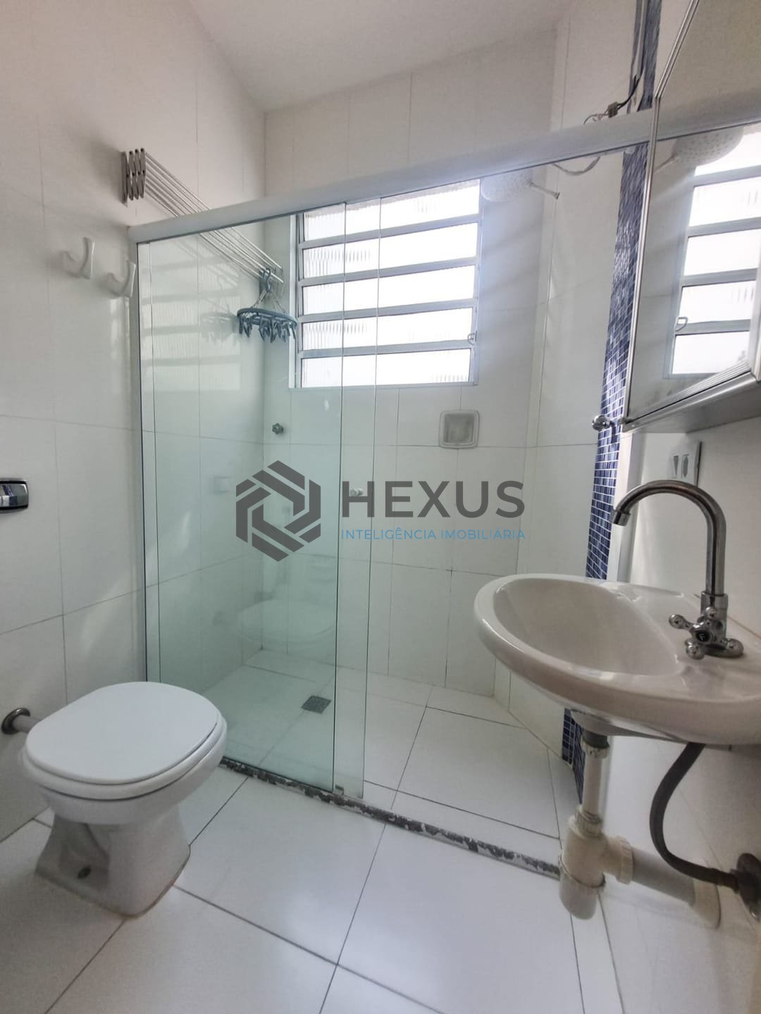Foto 13 de Apartamento reformado e mobiliado a uma quadra da Praia das Pitangueiras, Guaruja