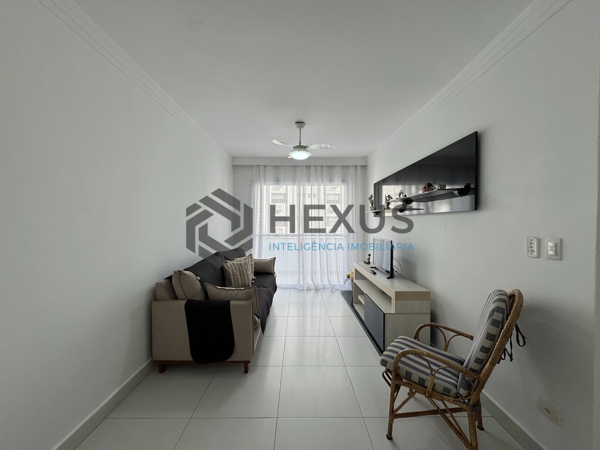 Foto 2 de Apartamento reformado com varanda, vista mar e despesas baixas na Praia das Pitangueiras, Guaruja