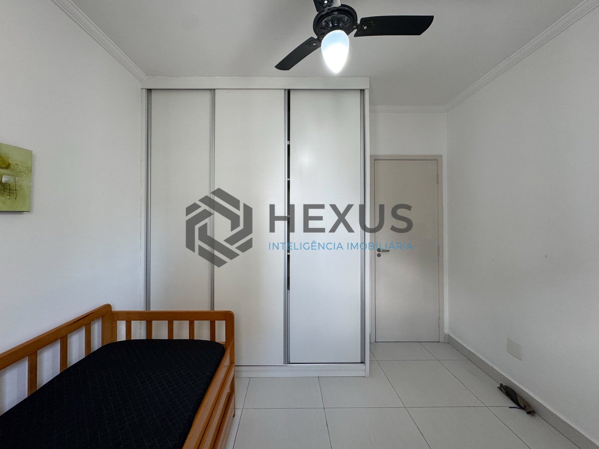 Foto 12 de Apartamento reformado com varanda, vista mar e despesas baixas na Praia das Pitangueiras, Guaruja