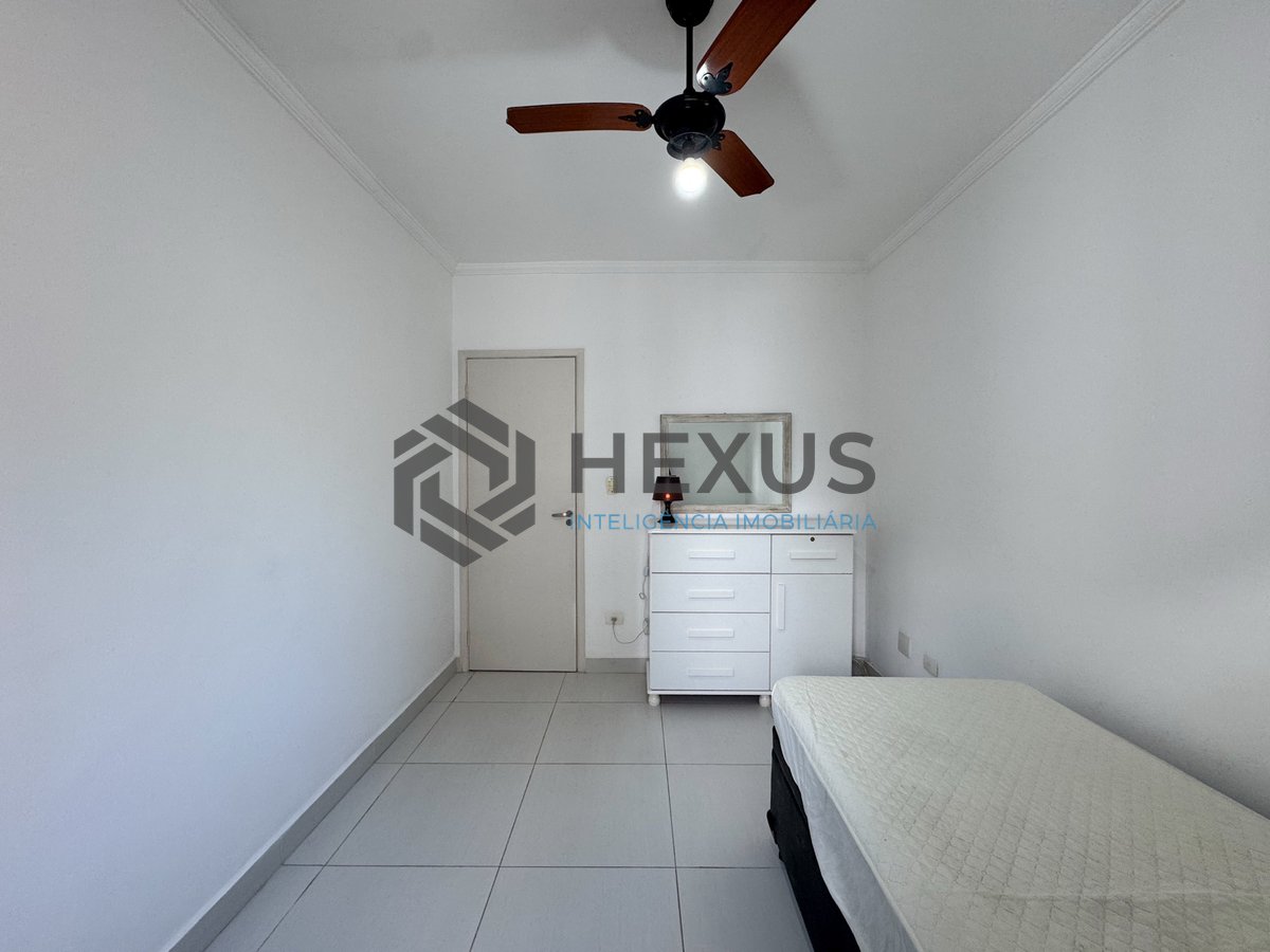 Foto 15 de Apartamento reformado com varanda, vista mar e despesas baixas na Praia das Pitangueiras, Guaruja