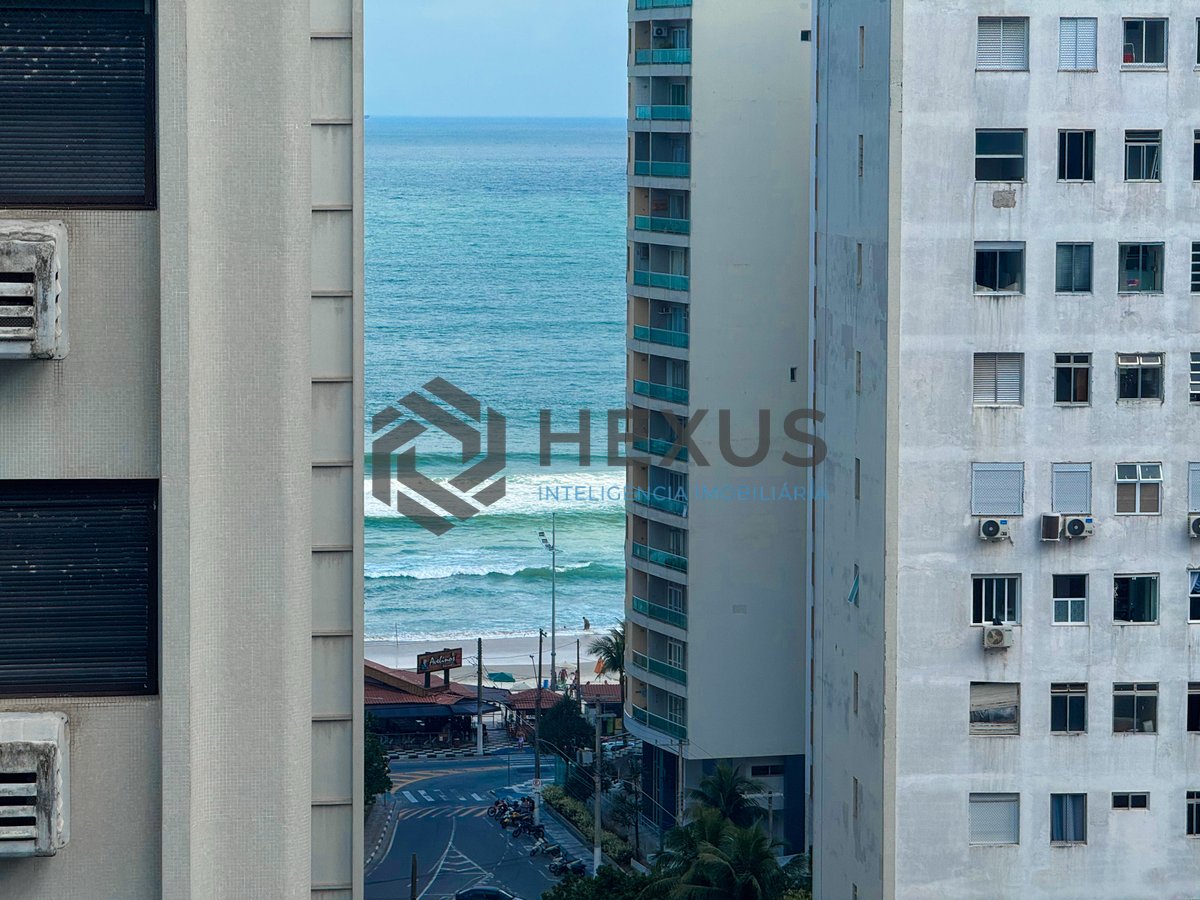 Foto 16 de Apartamento reformado com varanda, vista mar e despesas baixas na Praia das Pitangueiras, Guaruja