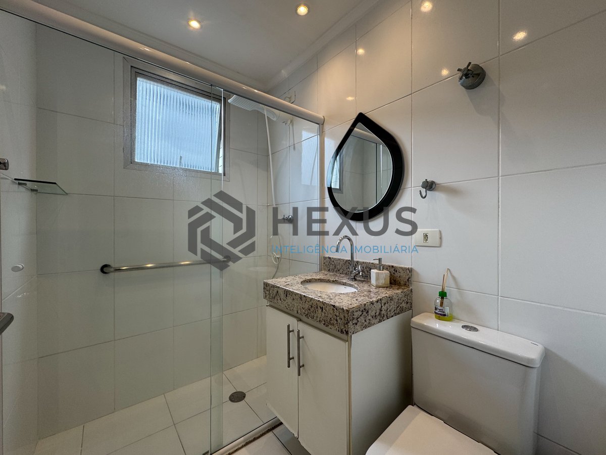 Foto 18 de Apartamento reformado com varanda, vista mar e despesas baixas na Praia das Pitangueiras, Guaruja