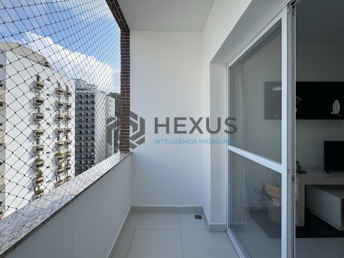 Foto 6 de Apartamento reformado com varanda, vista mar e despesas baixas na Praia das Pitangueiras, Guaruja