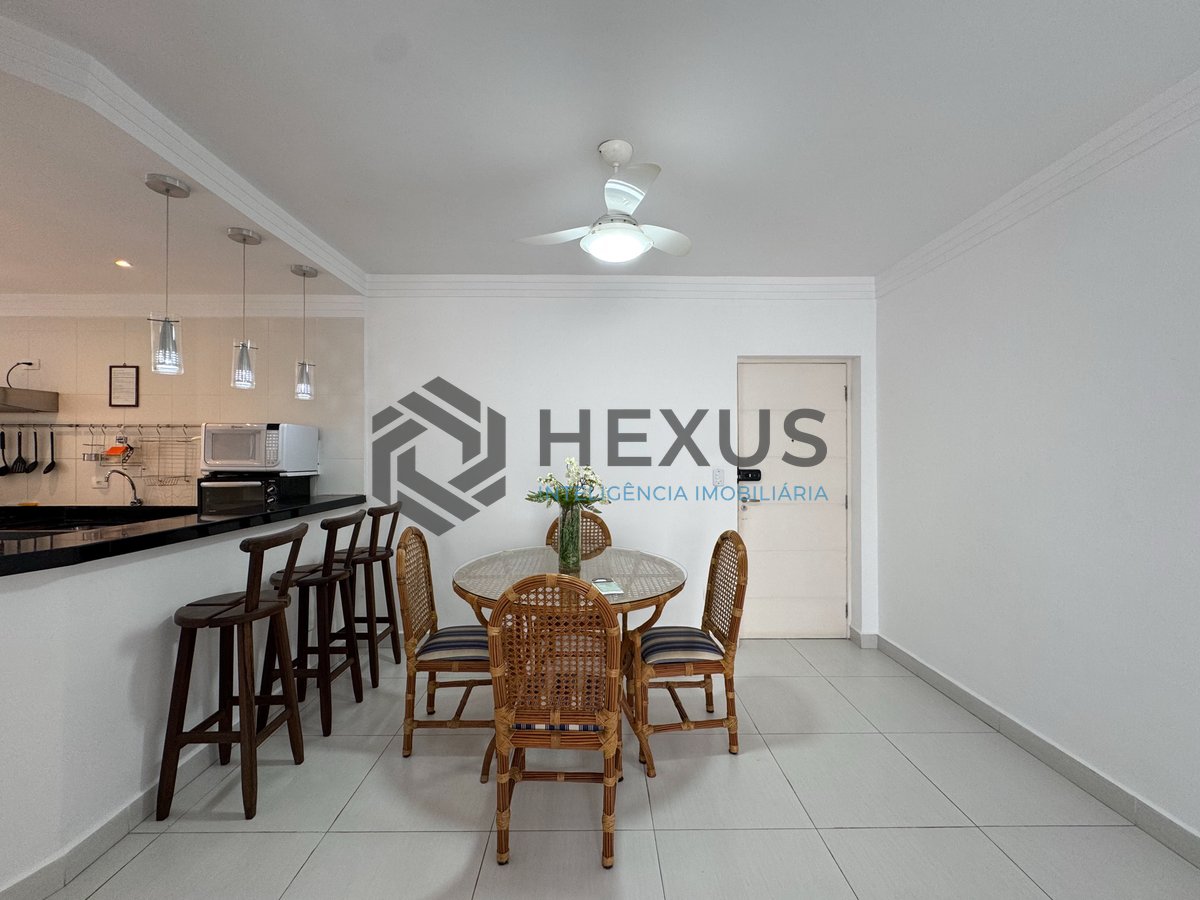 Foto 8 de Apartamento reformado com varanda, vista mar e despesas baixas na Praia das Pitangueiras, Guaruja