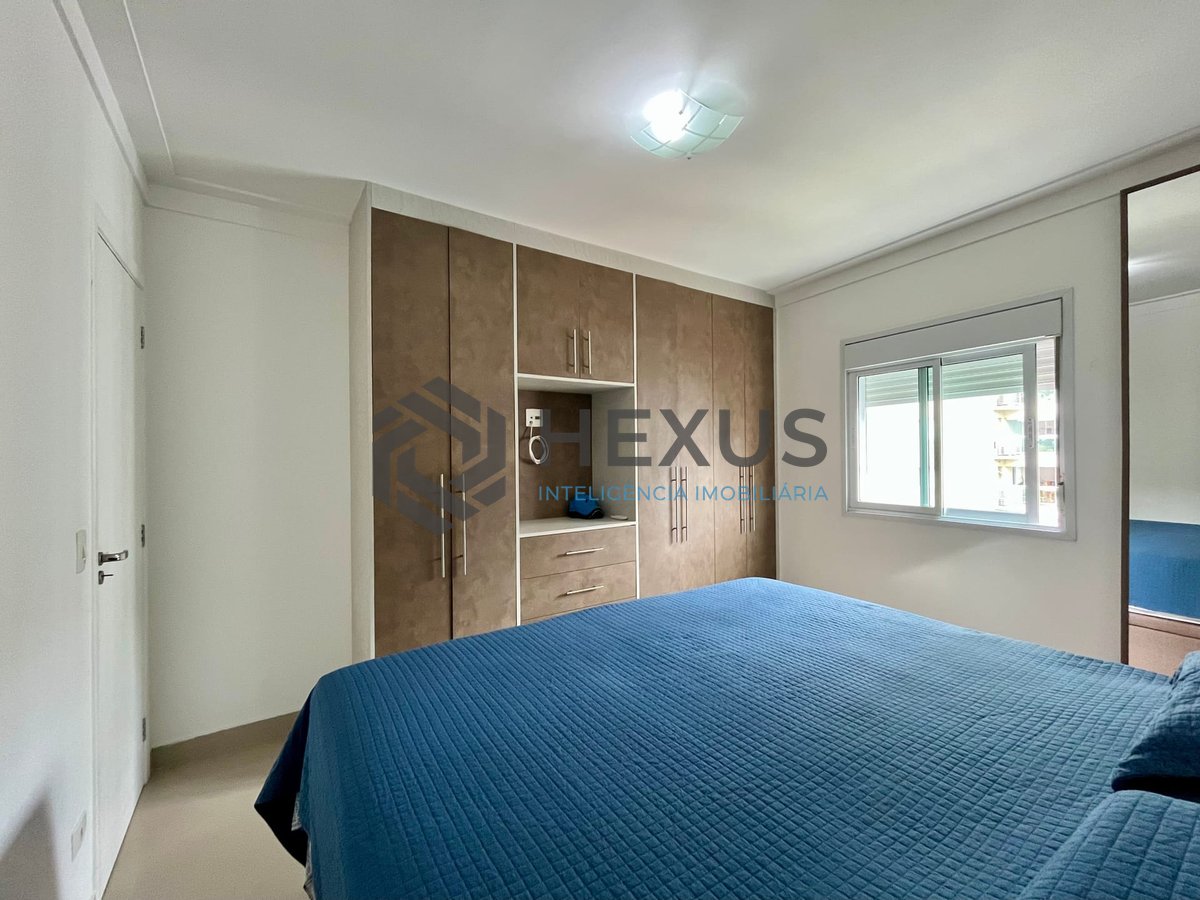 Foto 11 de Apartamento reformado com varanda gourmet e lazer completo a uma quadra da Praia das Pitangueiras, Guaruja