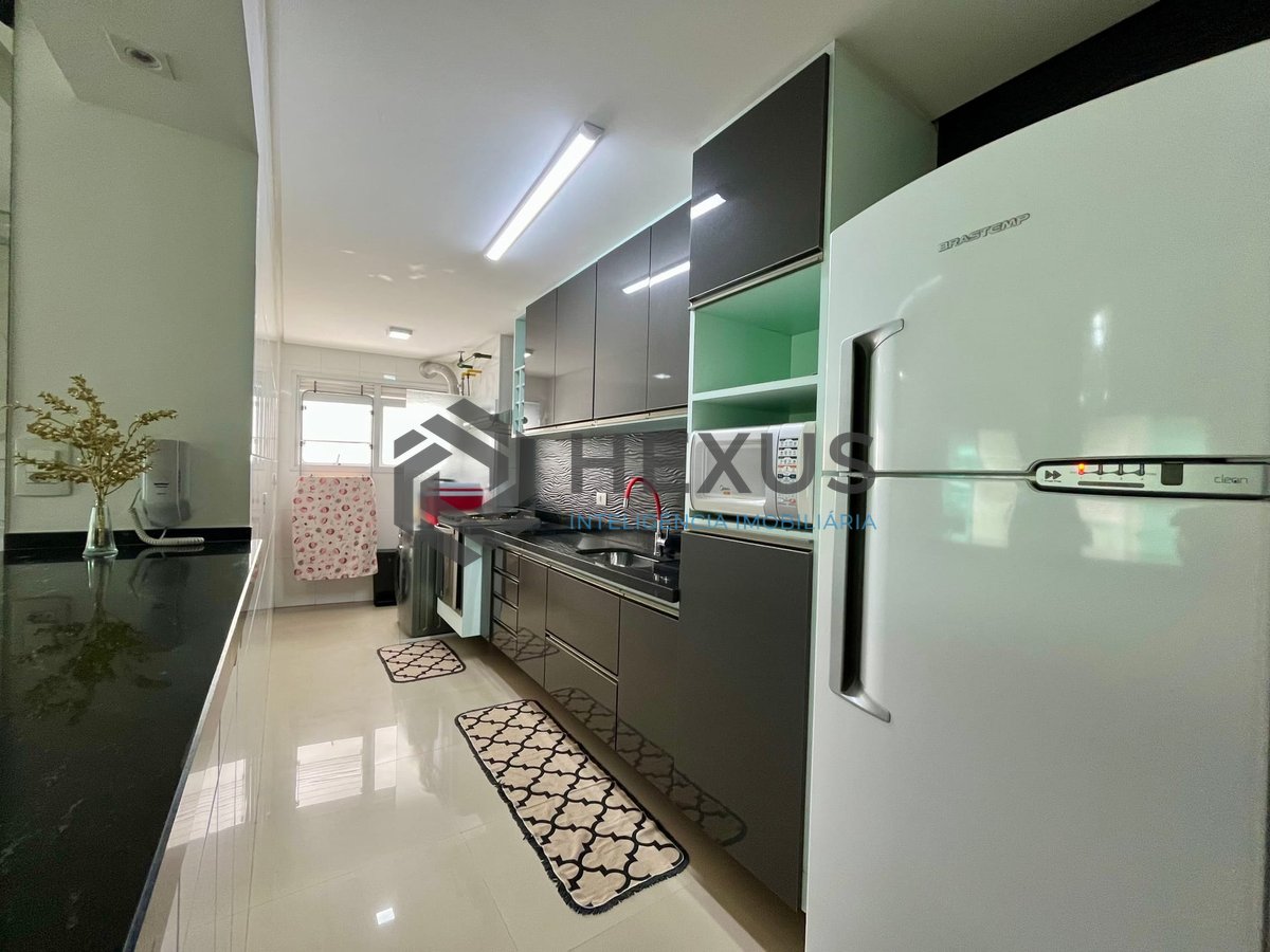 Foto 13 de Apartamento reformado com varanda gourmet e lazer completo a uma quadra da Praia das Pitangueiras, Guaruja