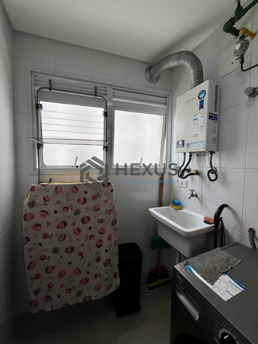 Foto 16 de Apartamento reformado com varanda gourmet e lazer completo a uma quadra da Praia das Pitangueiras, Guaruja