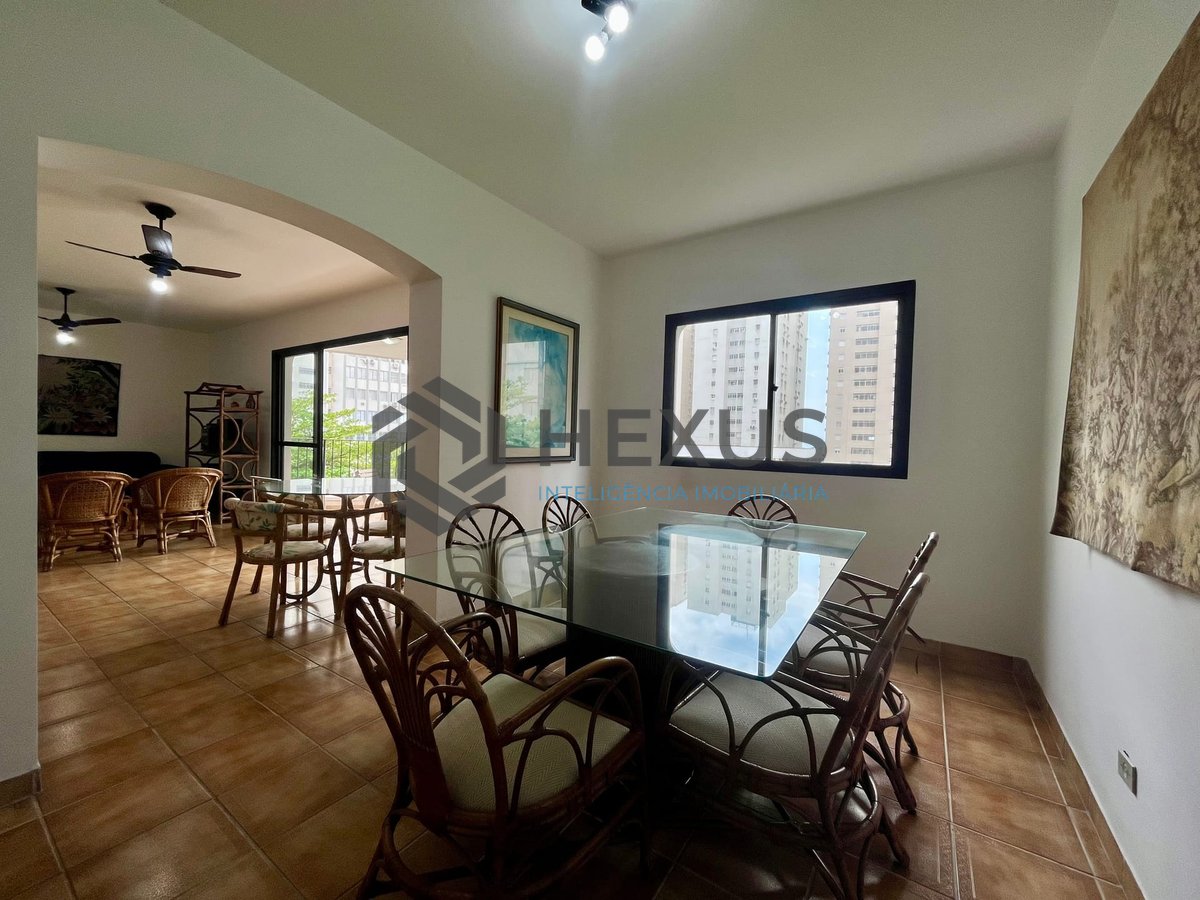 Foto 11 de Apartamento com varanda, lazer e vista mar a uma quadra da Praia das Pitangueiras, Guaruja