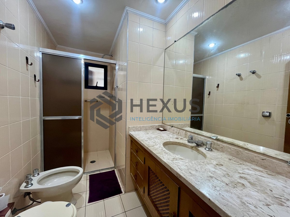 Foto 17 de Apartamento com varanda, lazer e vista mar a uma quadra da Praia das Pitangueiras, Guaruja
