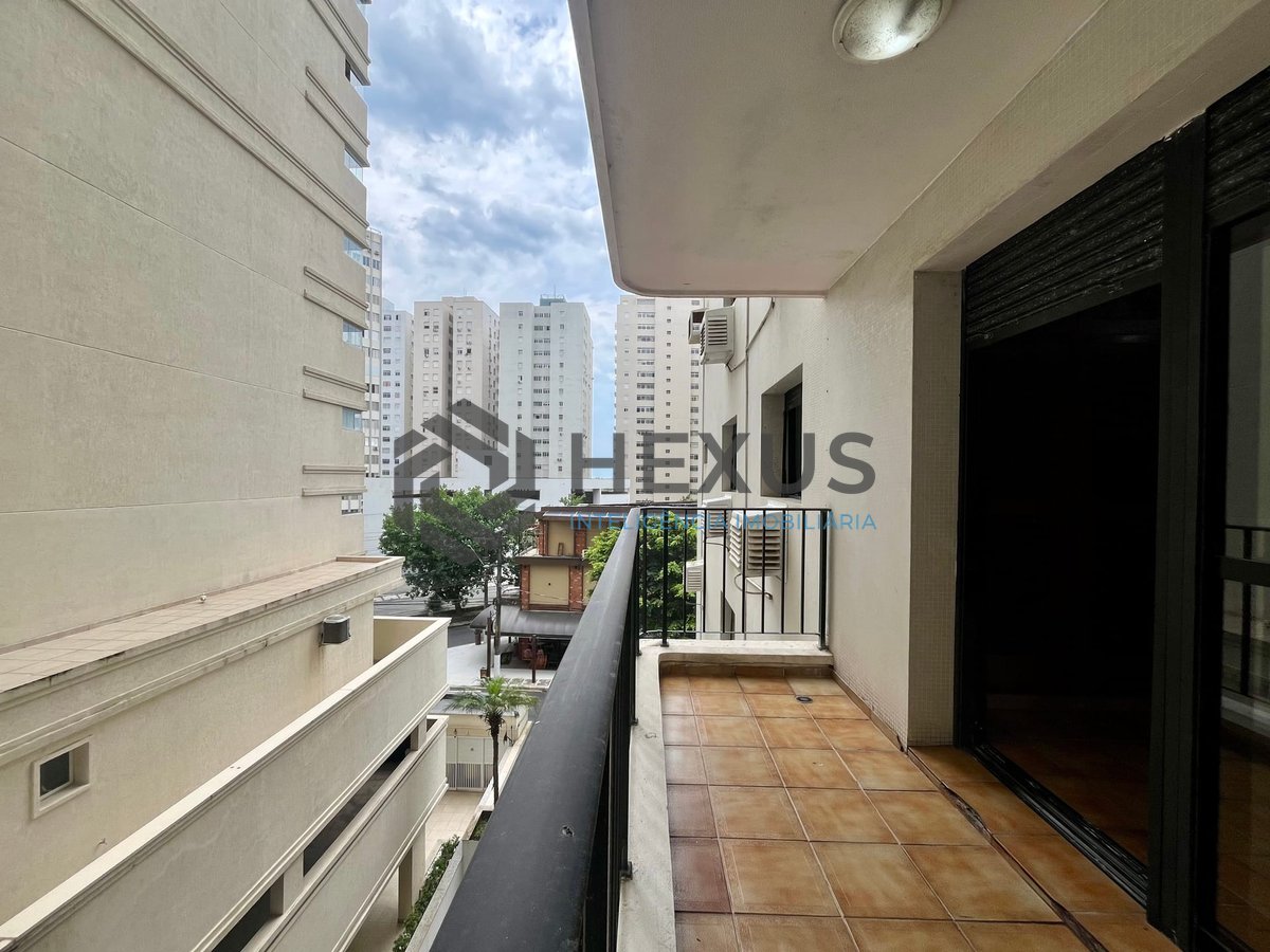 Foto 21 de Apartamento com varanda, lazer e vista mar a uma quadra da Praia das Pitangueiras, Guaruja