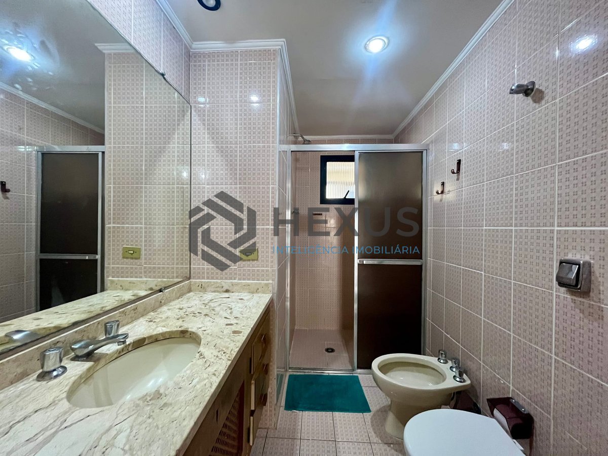 Foto 22 de Apartamento com varanda, lazer e vista mar a uma quadra da Praia das Pitangueiras, Guaruja