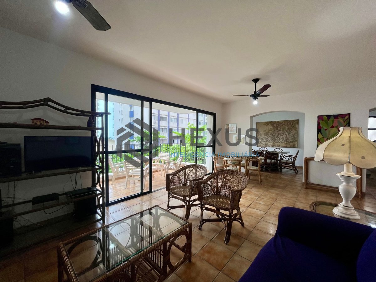 Foto 6 de Apartamento com varanda, lazer e vista mar a uma quadra da Praia das Pitangueiras, Guaruja