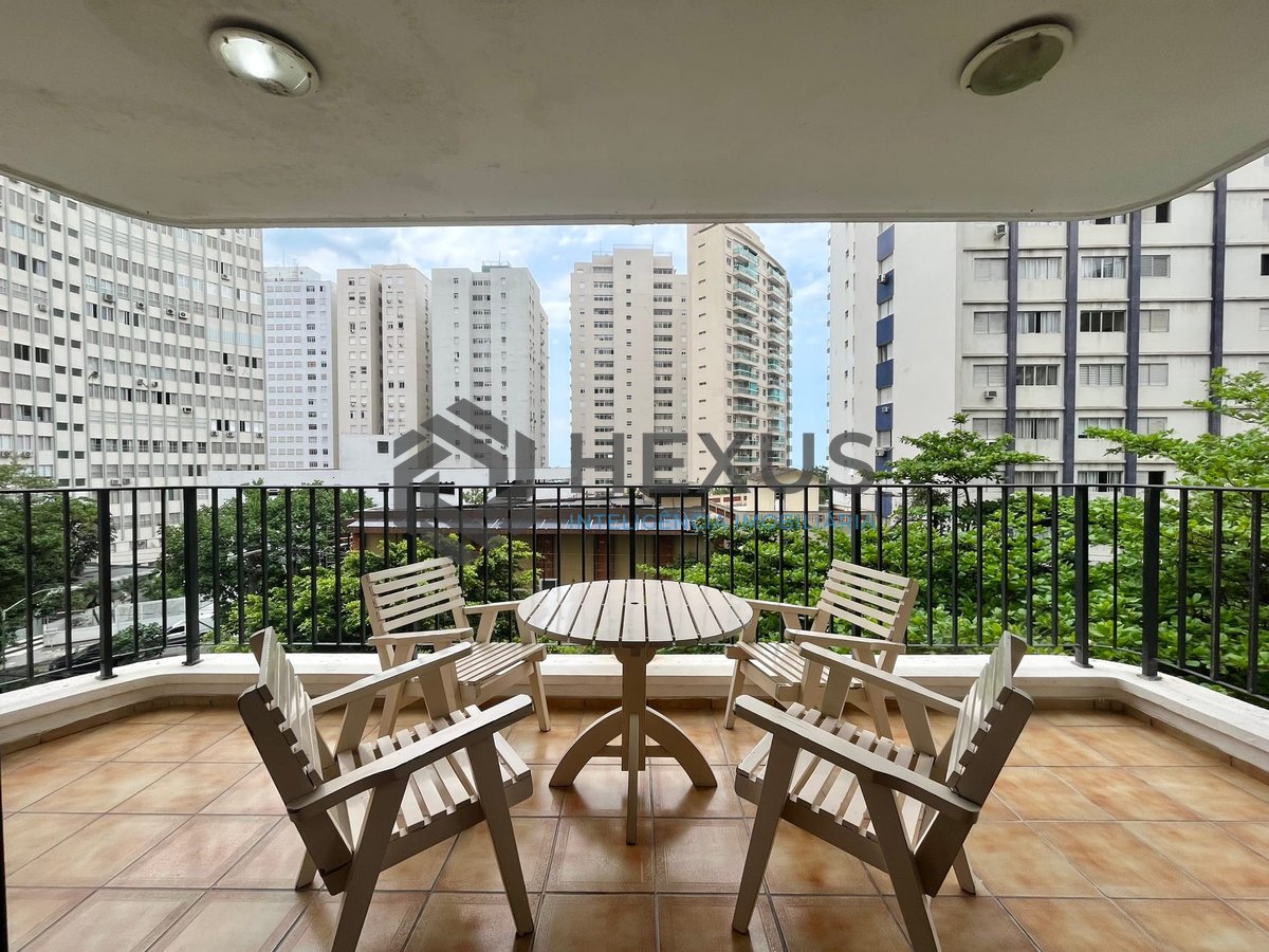 Foto 8 de Apartamento com varanda, lazer e vista mar a uma quadra da Praia das Pitangueiras, Guaruja