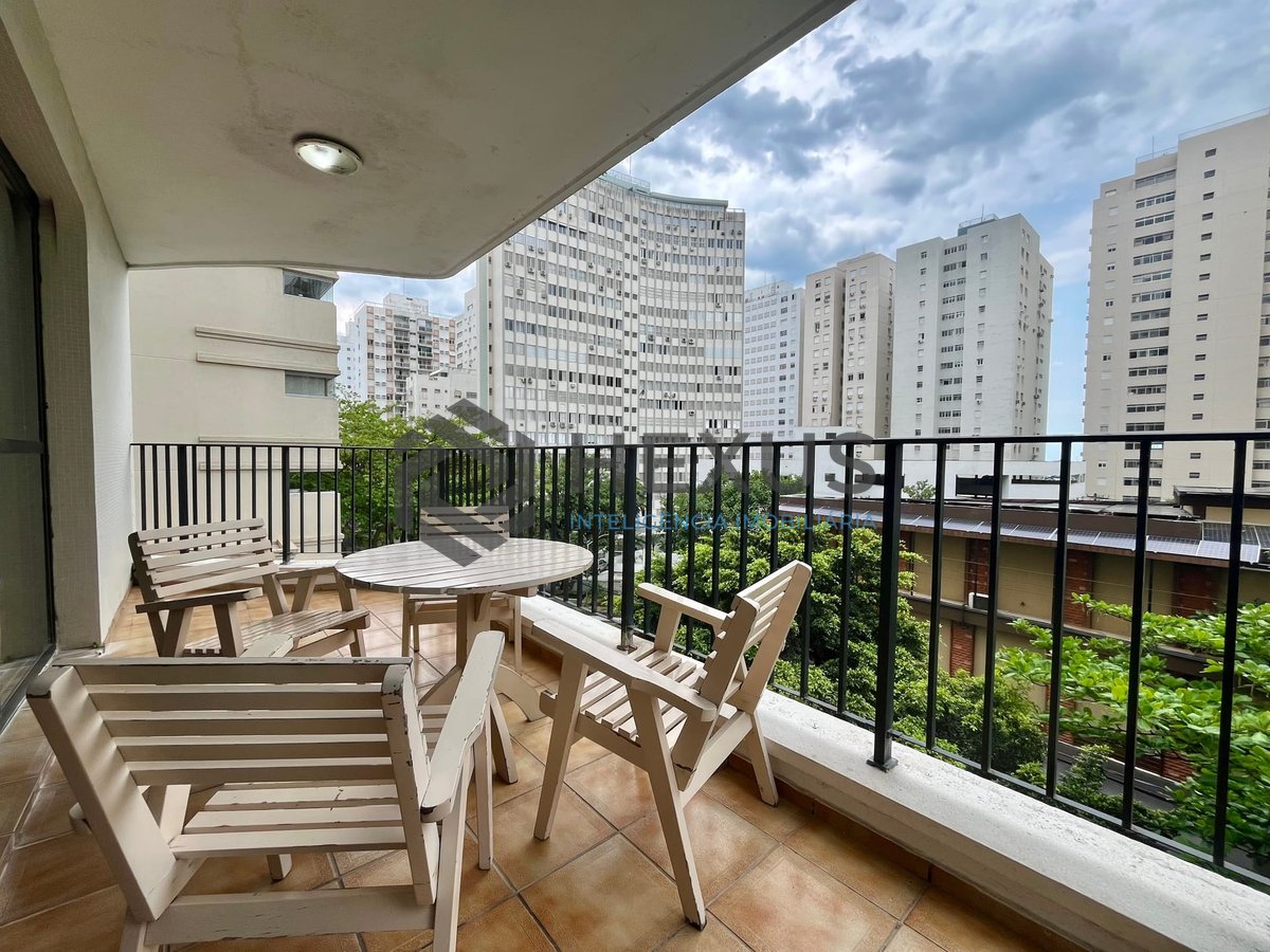 Foto 9 de Apartamento com varanda, lazer e vista mar a uma quadra da Praia das Pitangueiras, Guaruja