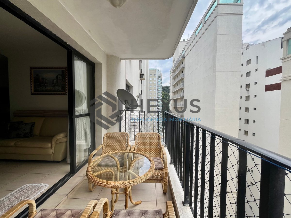 Foto 12 de Apartamento com varanda, vista mar e lazer a uma quadra da Praia das Pitangueiras, Guaruja