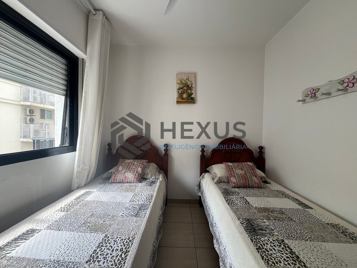 Foto 14 de Apartamento com varanda, vista mar e lazer a uma quadra da Praia das Pitangueiras, Guaruja