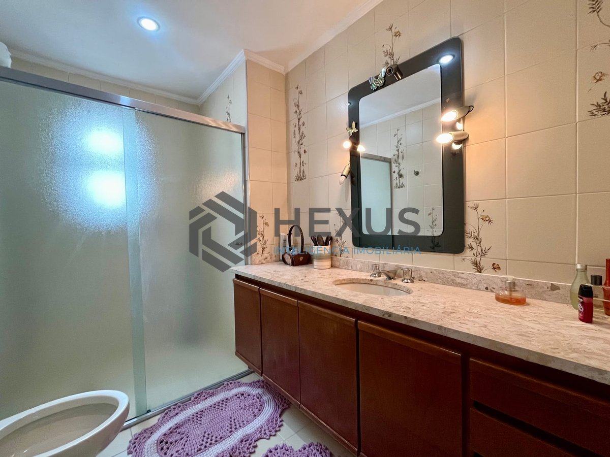 Foto 22 de Apartamento com varanda, vista mar e lazer a uma quadra da Praia das Pitangueiras, Guaruja