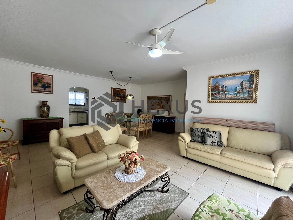 Foto 4 de Apartamento com varanda, vista mar e lazer a uma quadra da Praia das Pitangueiras, Guaruja