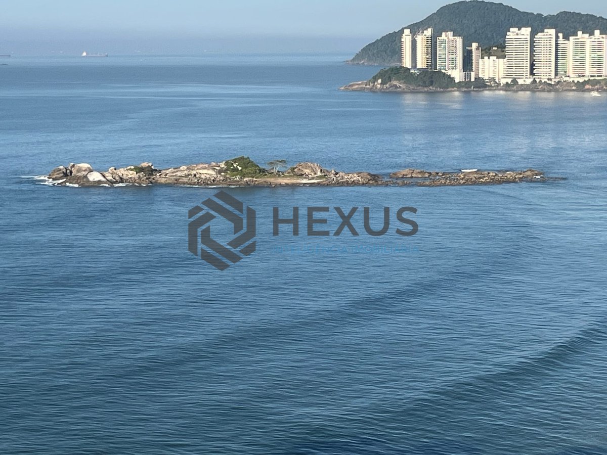 Foto 12 de Apartamento frente mar reformado com varanda na Praia das Pitangueiras, Guaruja